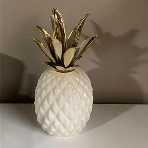 Pineapple accent piece